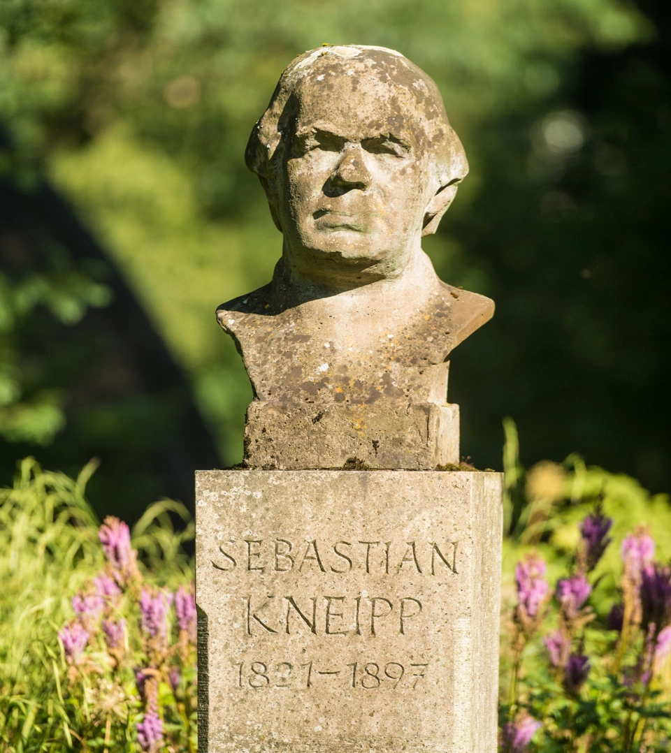 Statue von Sebastian Kneipp in Bad Marienberg